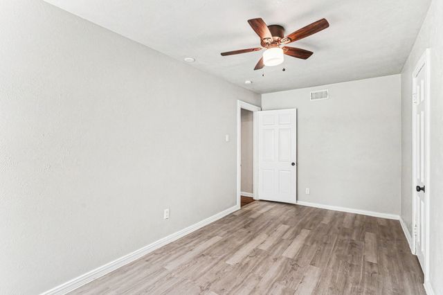 1108 E Robert Street, Fort Worth, TX 76104