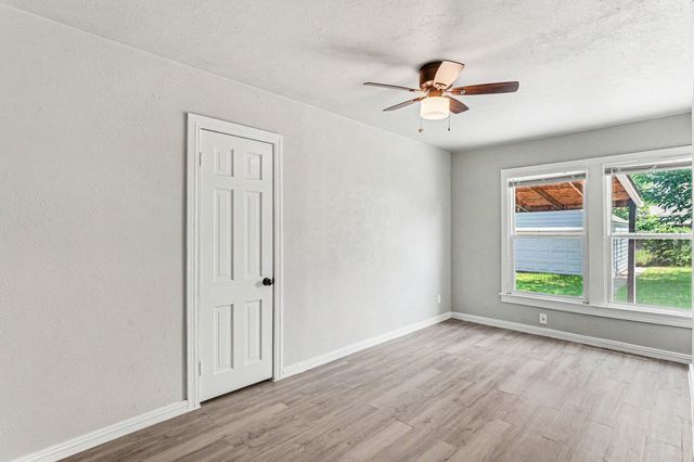 1108 E Robert Street, Fort Worth, TX 76104