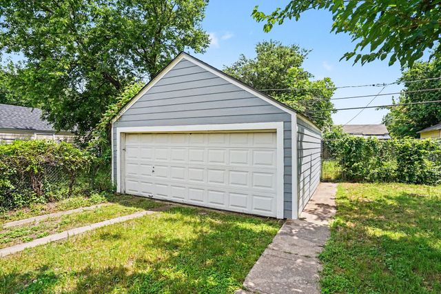 1108 E Robert Street, Fort Worth, TX 76104