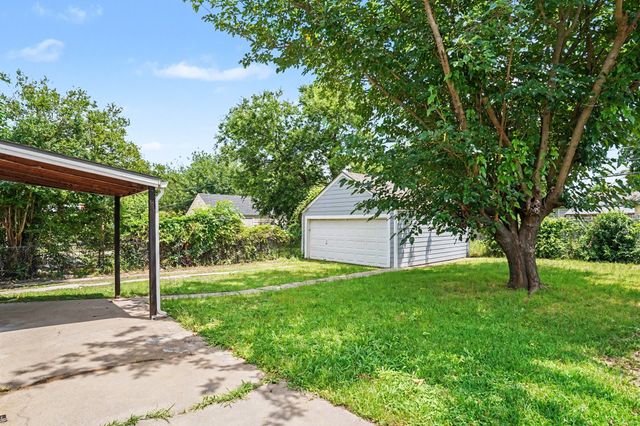 1108 E Robert Street, Fort Worth, TX 76104