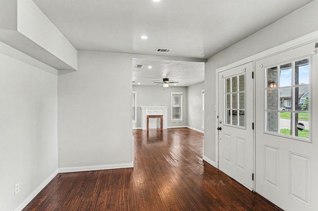 1108 E Robert Street, Fort Worth, TX 76104
