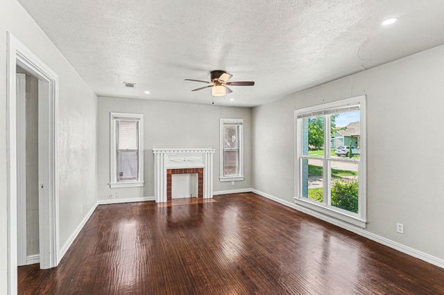 1108 E Robert Street, Fort Worth, TX 76104