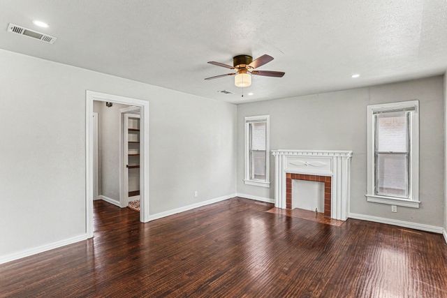 1108 E Robert Street, Fort Worth, TX 76104