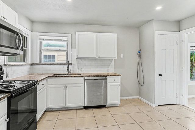 1108 E Robert Street, Fort Worth, TX 76104