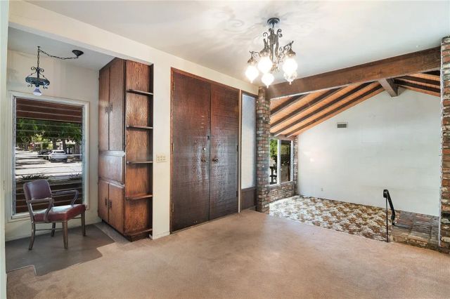 700 S Mariposa Street, Burbank, CA 91506