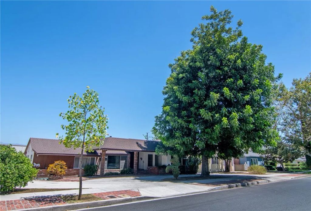 700 S Mariposa Street, Burbank, CA 91506