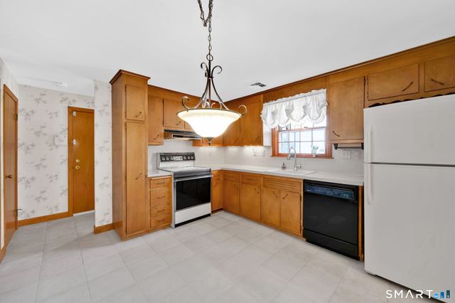 16 Ivory Road, Bloomfield, CT 06002