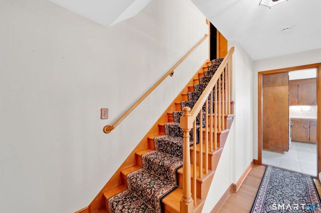 16 Ivory Road, Bloomfield, CT 06002