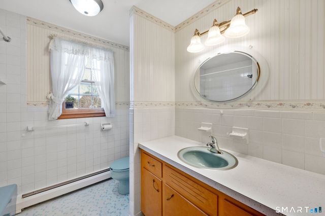 16 Ivory Road, Bloomfield, CT 06002