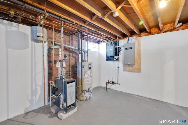 16 Ivory Road, Bloomfield, CT 06002