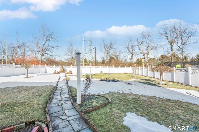 16 Ivory Road, Bloomfield, CT 06002