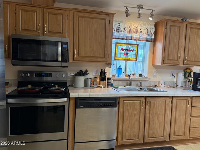 30579 S FORT APACHE Drive 122, Congress, AZ 85332