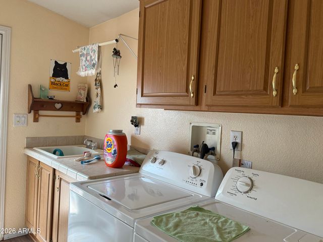 30579 S FORT APACHE Drive 122, Congress, AZ 85332