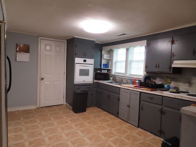 1263 Union Camp Rd, Lafayette, TN 37083
