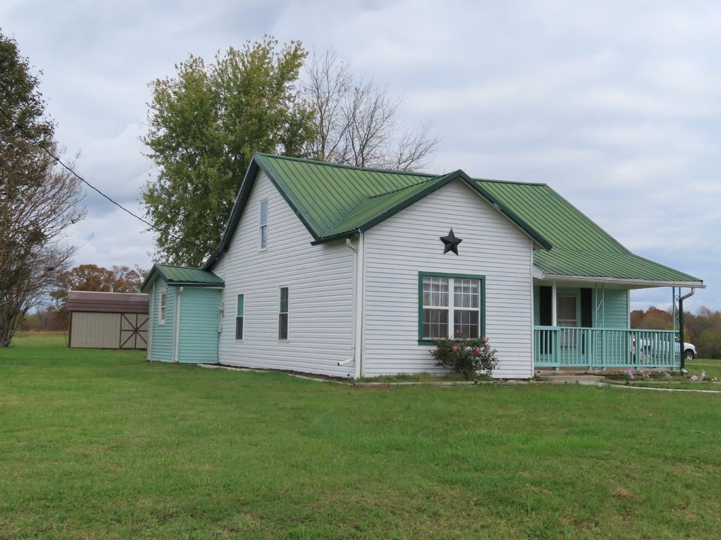 1263 Union Camp Rd, Lafayette, TN 37083