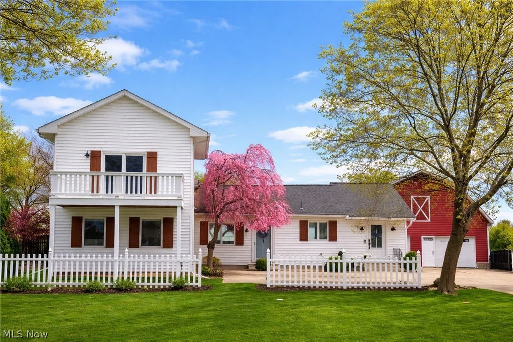 4247 E Lake Road, Sheffield Lake, OH 44054