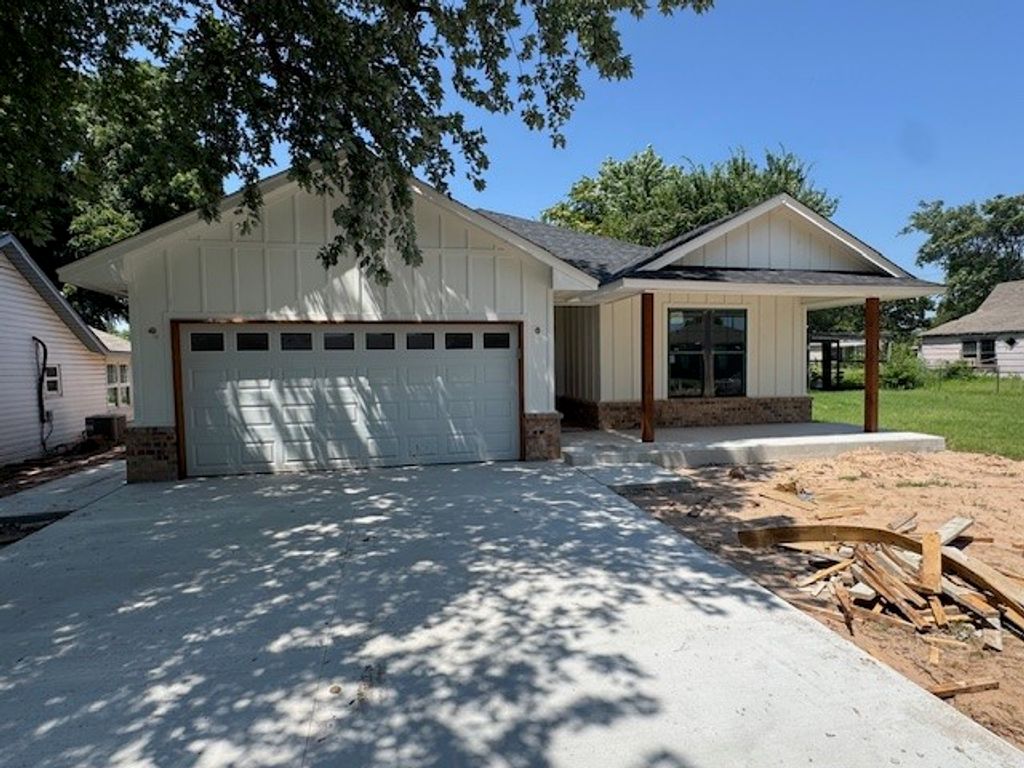 203 W Holly Street, Tuttle, OK 73089