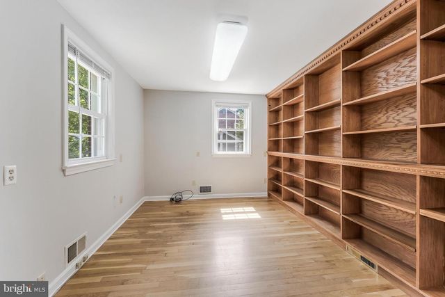 1005 N LEBANON ST N, Arlington, VA 22205