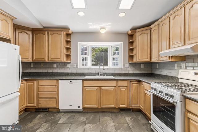 1005 N LEBANON ST N, Arlington, VA 22205