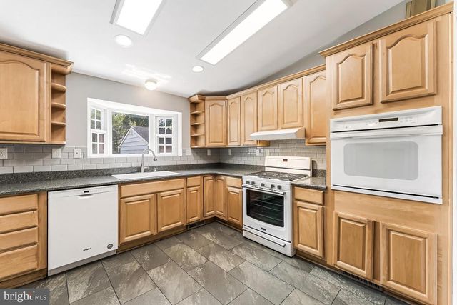 1005 N LEBANON ST N, Arlington, VA 22205
