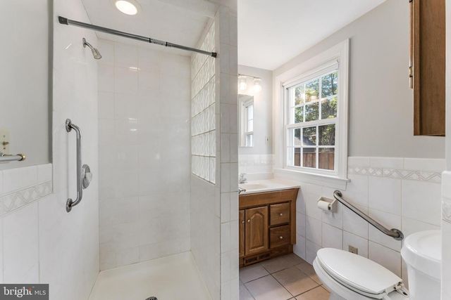 1005 N LEBANON ST N, Arlington, VA 22205