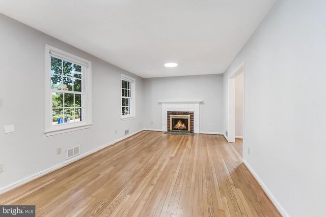 1005 N LEBANON ST N, Arlington, VA 22205