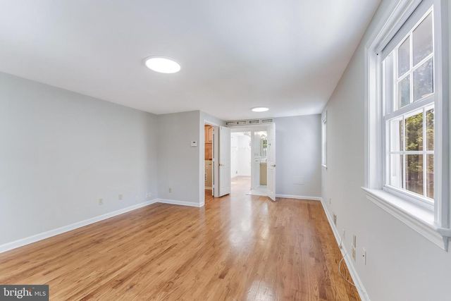 1005 N LEBANON ST N, Arlington, VA 22205