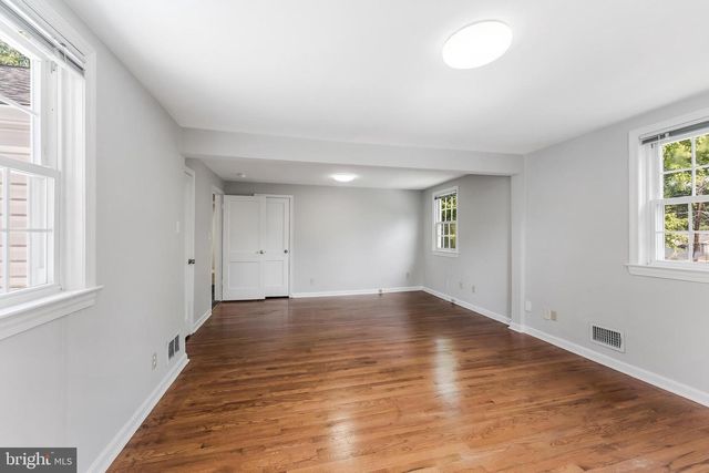 1005 N LEBANON ST N, Arlington, VA 22205
