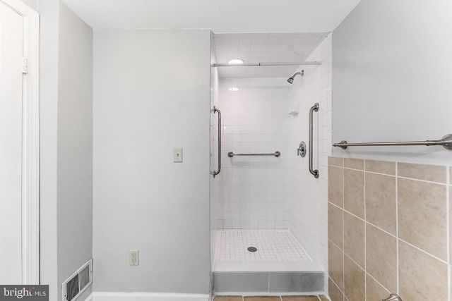 1005 N LEBANON ST N, Arlington, VA 22205