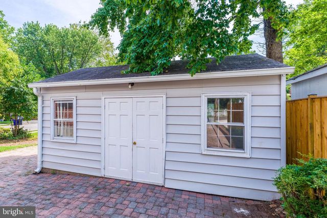 1005 N LEBANON ST N, Arlington, VA 22205