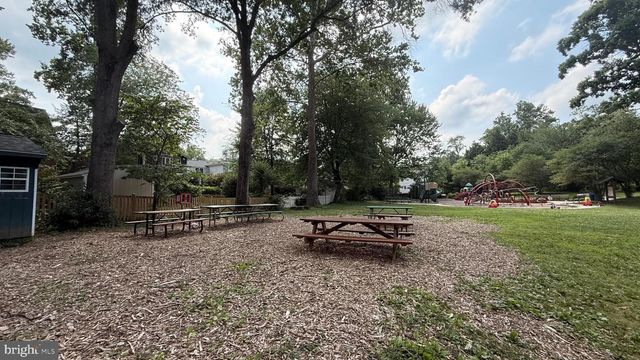 1005 N LEBANON ST N, Arlington, VA 22205