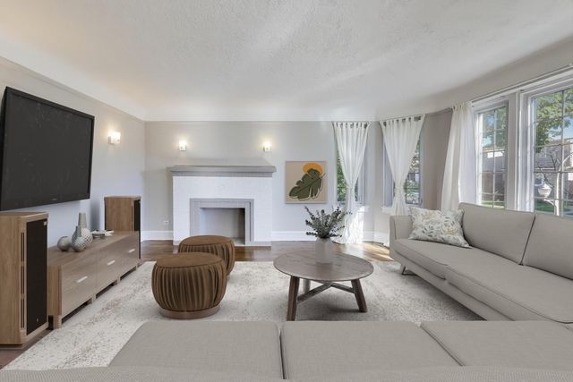 3836 N Richmond Street 1N, Chicago, IL 60618