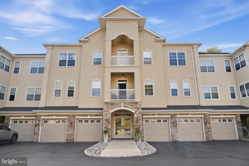 2 FALCON DR #301, Holland, PA 18966 — exterior