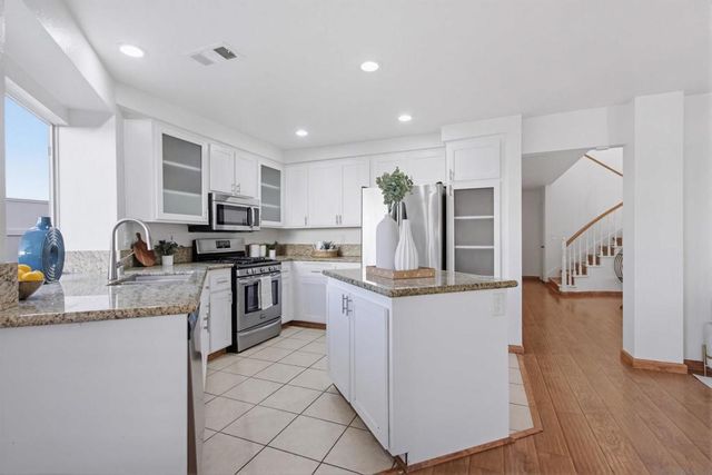 14128 Stoney Gate Place, San Diego, CA 92128