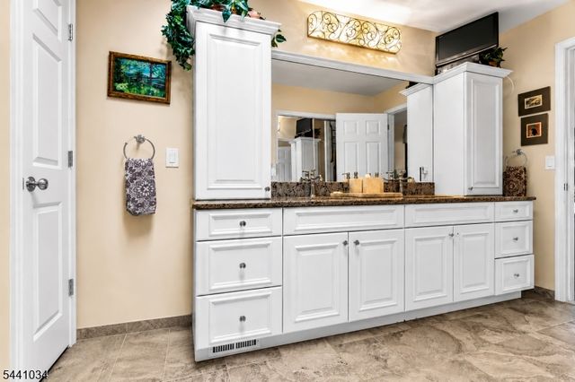 115 Sturbridge Cir, Wayne Twp., NJ 07470