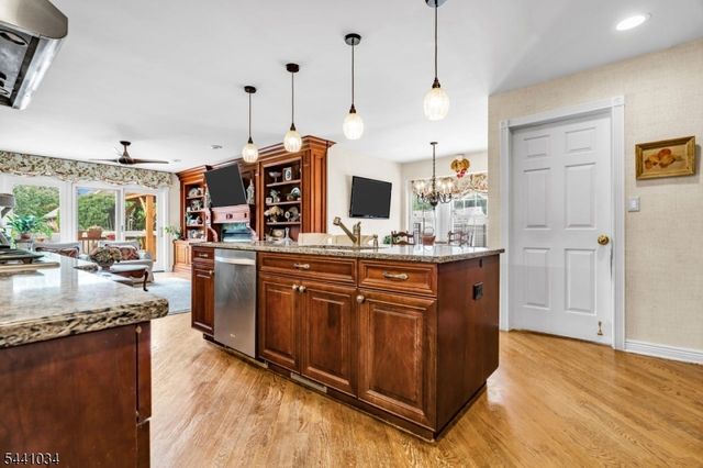 115 Sturbridge Cir, Wayne Twp., NJ 07470