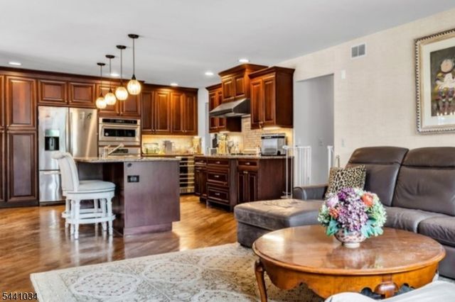 115 Sturbridge Cir, Wayne Twp., NJ 07470