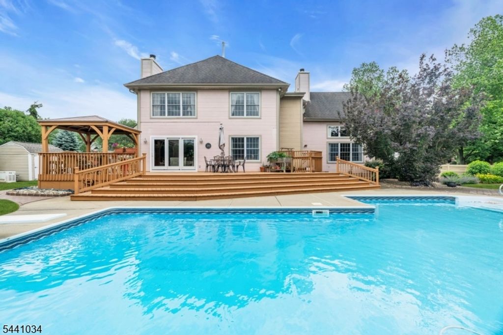 115 Sturbridge Cir, Wayne Twp., NJ 07470
