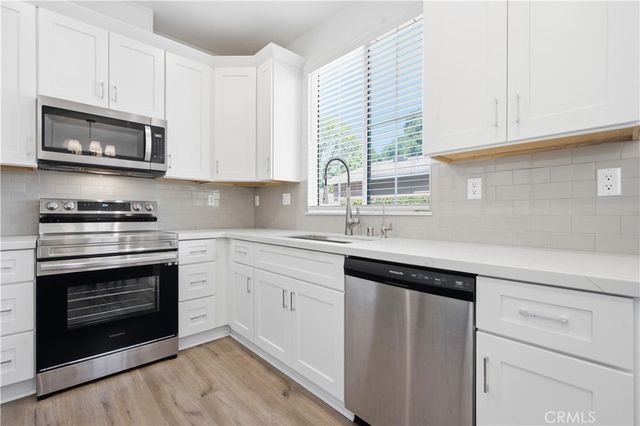 872 W Walnut Avenue A, Monrovia, CA 91016