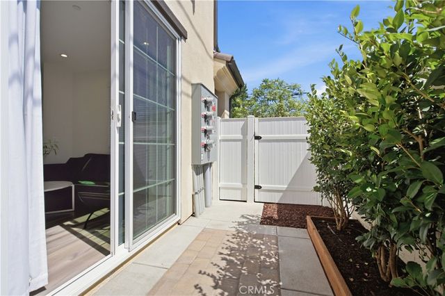 872 W Walnut Avenue A, Monrovia, CA 91016