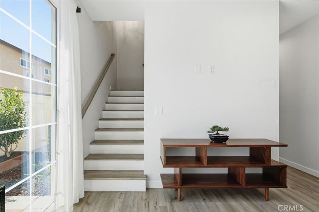 872 W Walnut Avenue A, Monrovia, CA 91016