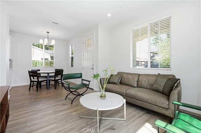 872 W Walnut Avenue A, Monrovia, CA 91016