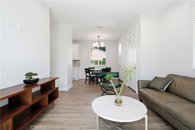 872 W Walnut Avenue A, Monrovia, CA 91016