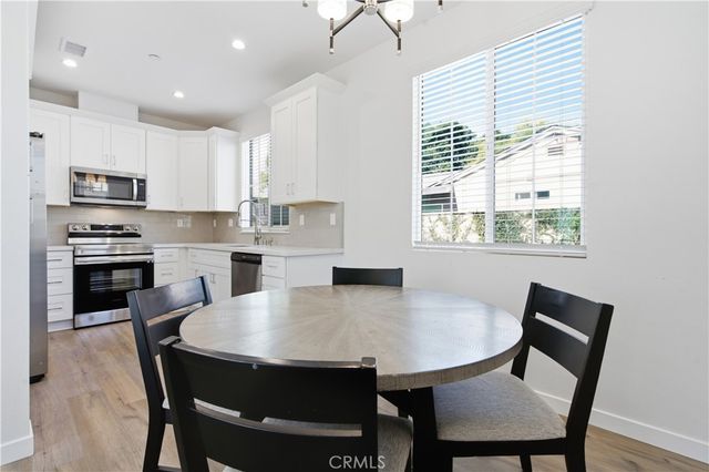 872 W Walnut Avenue A, Monrovia, CA 91016