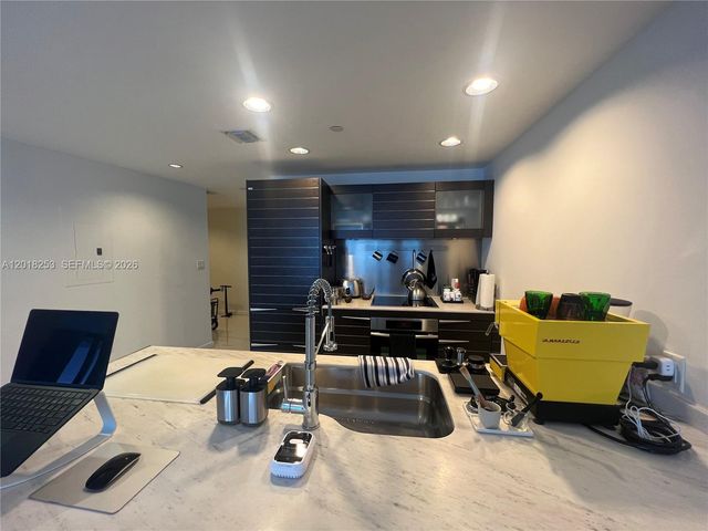 200 Biscayne Boulevard Way 3106, Miami, FL 33131