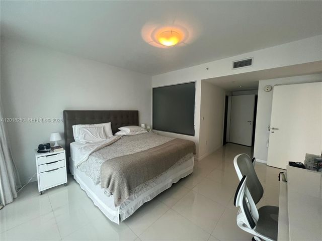 200 Biscayne Boulevard Way 3106, Miami, FL 33131