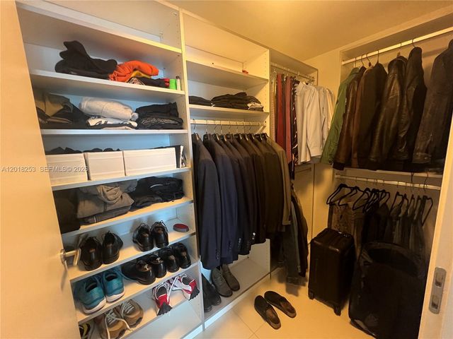 200 Biscayne Boulevard Way 3106, Miami, FL 33131