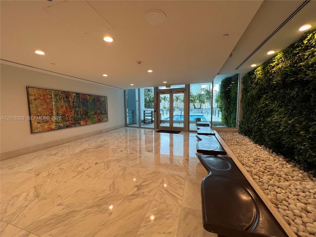 200 Biscayne Boulevard Way 3106, Miami, FL 33131