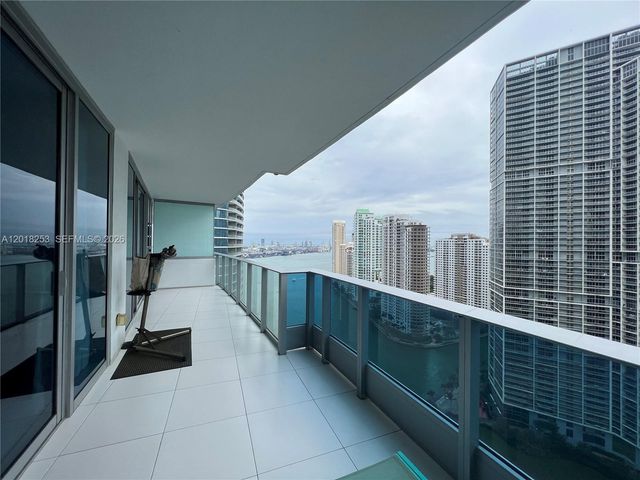 200 Biscayne Boulevard Way 3106, Miami, FL 33131