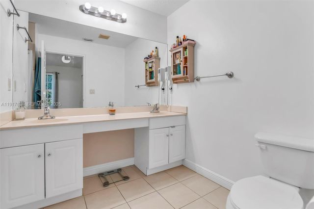 1534 NW 45th St, Deerfield Beach, FL 33064